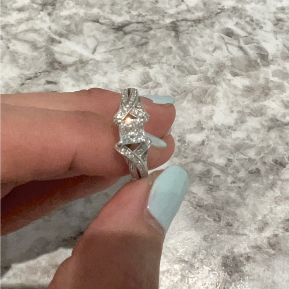 Jewelry - Diamond beautiful ring!💍
